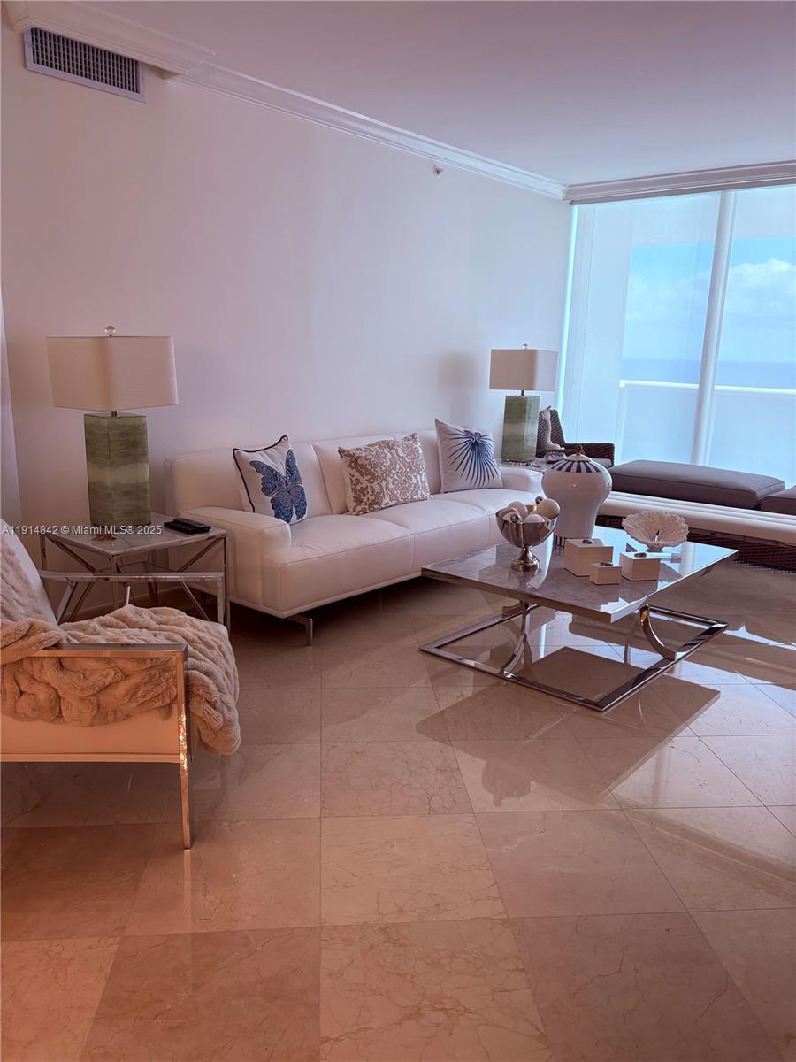 4779 Collins Ave #2302, Miami Beach FL 33140