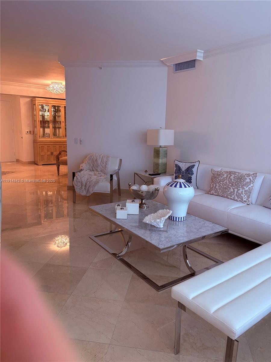 4779 Collins Ave #2302, Miami Beach FL 33140