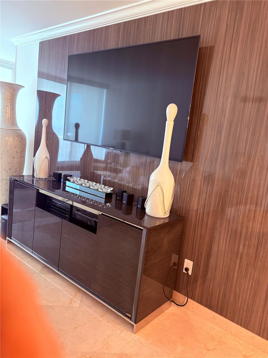 4779 Collins Ave #2302, Miami Beach FL 33140