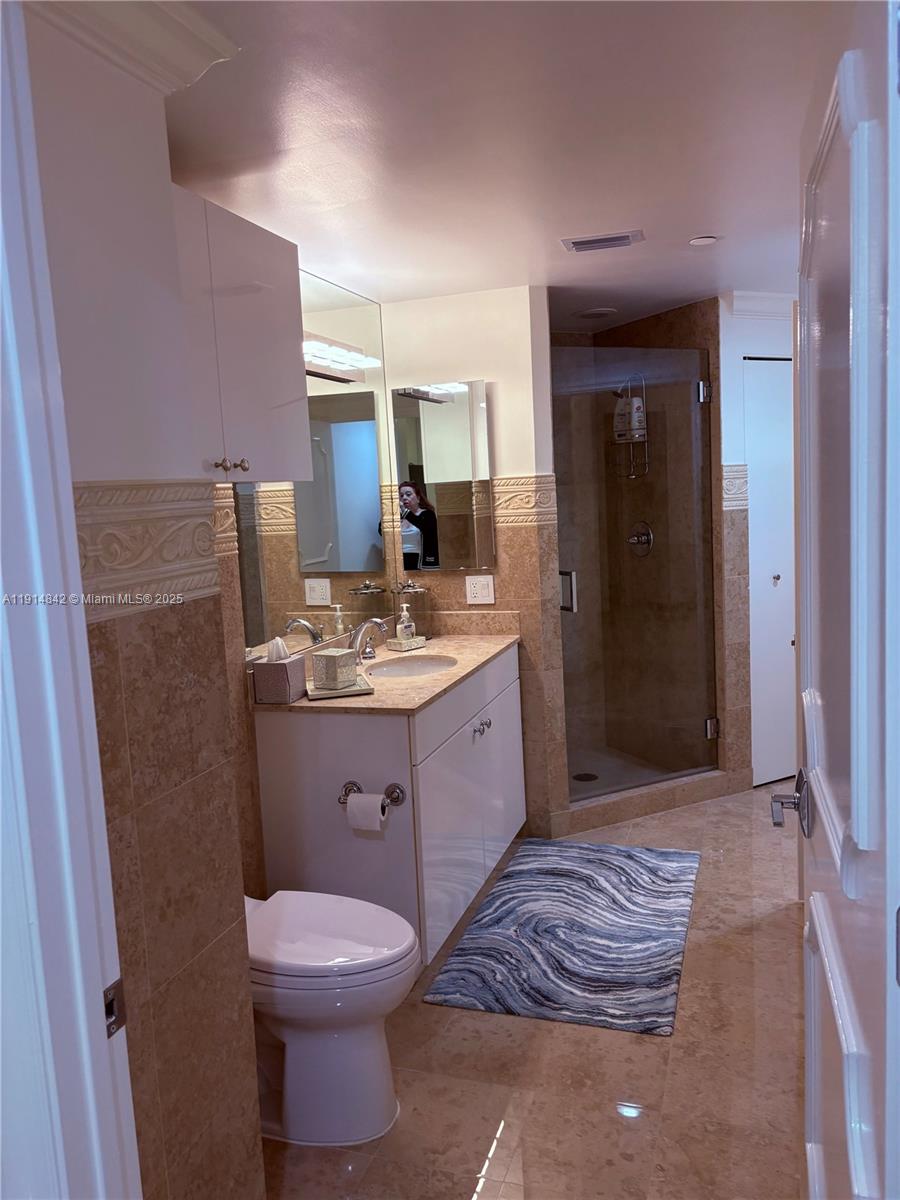 4779 Collins Ave #2302, Miami Beach FL 33140