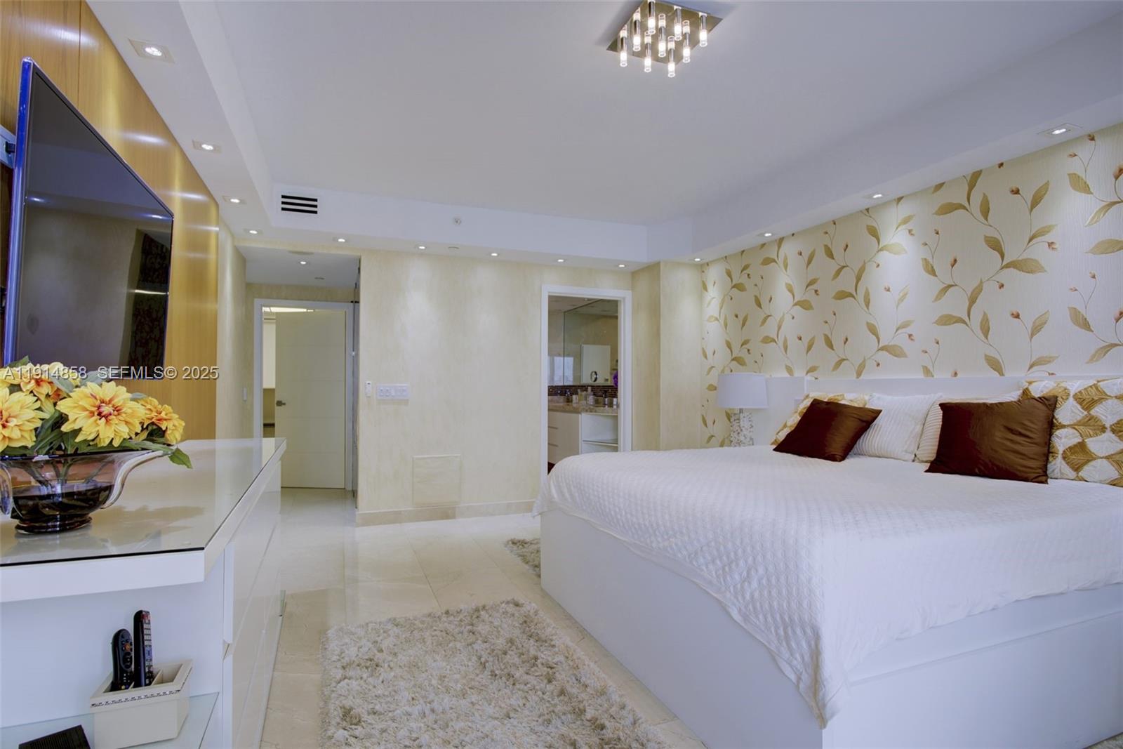 4775 Collins Ave #1601, Miami Beach FL 33140