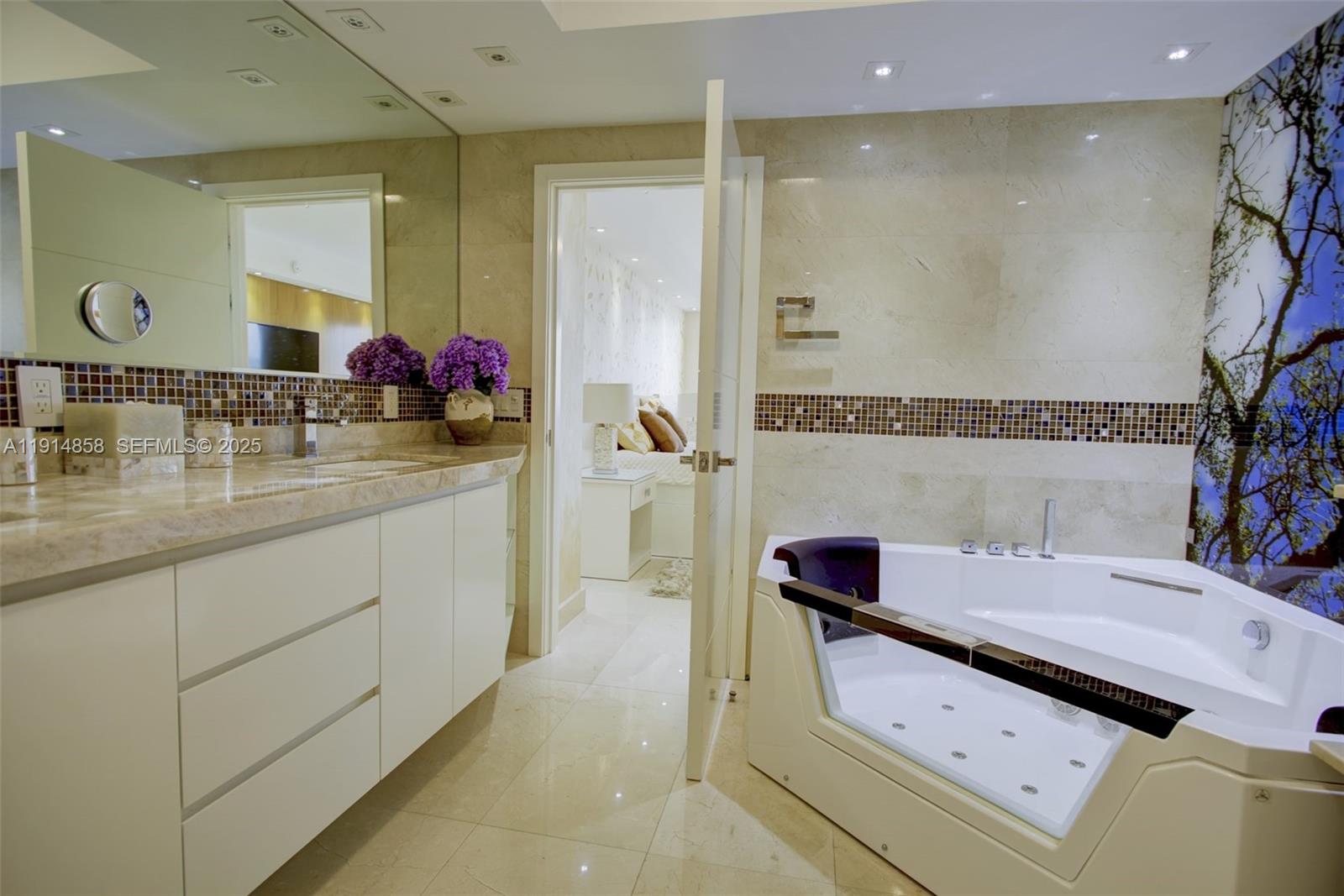 4775 Collins Ave #1601, Miami Beach FL 33140