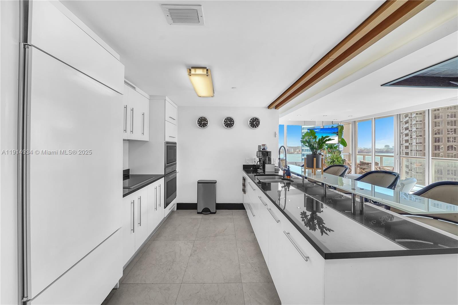 465 Brickell Ave #1001, Miami FL 33131