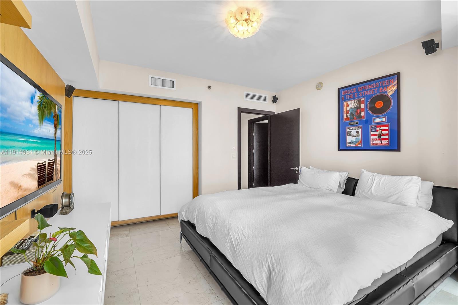 465 Brickell Ave #1001, Miami FL 33131