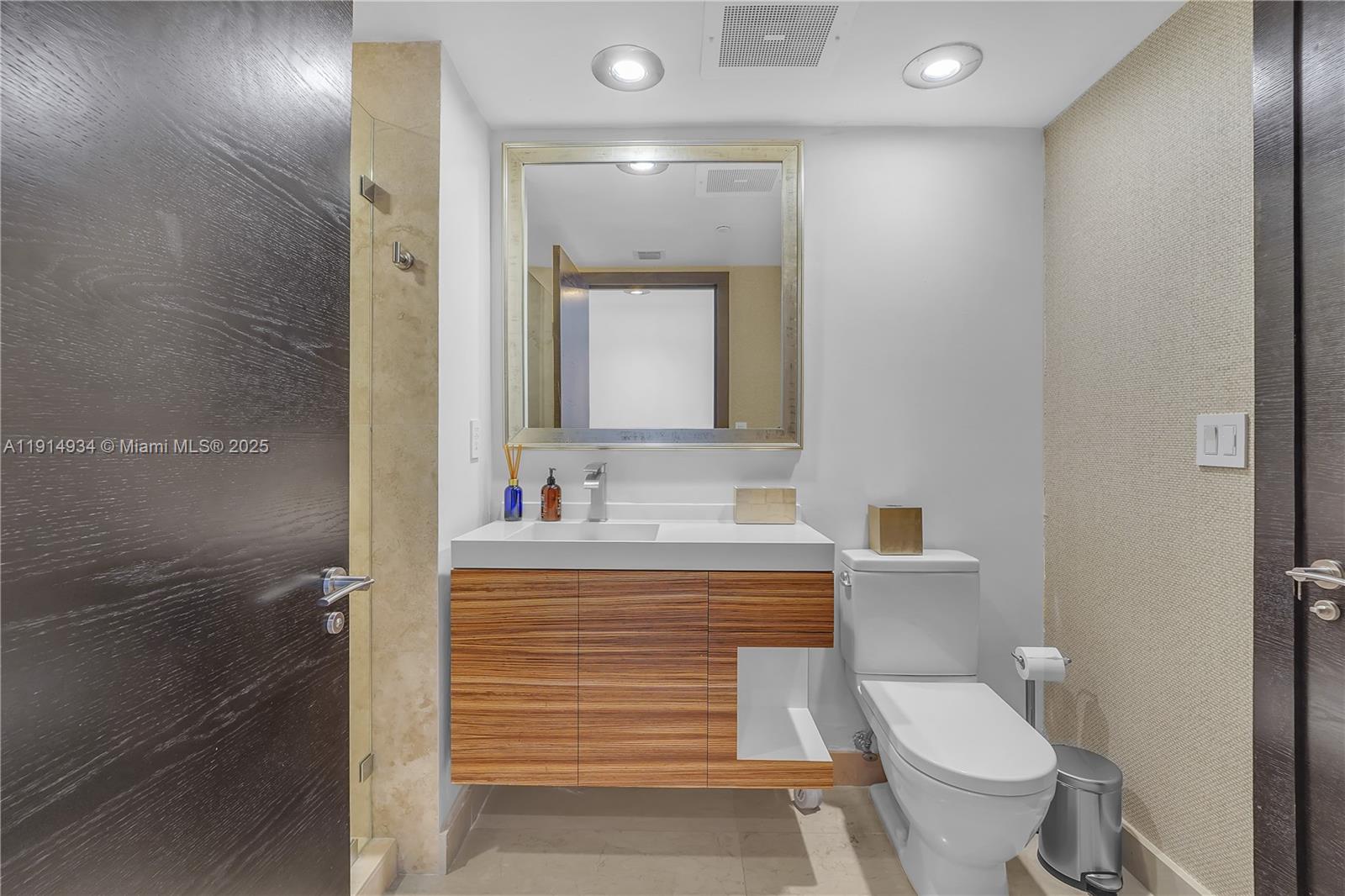 465 Brickell Ave #1001, Miami FL 33131