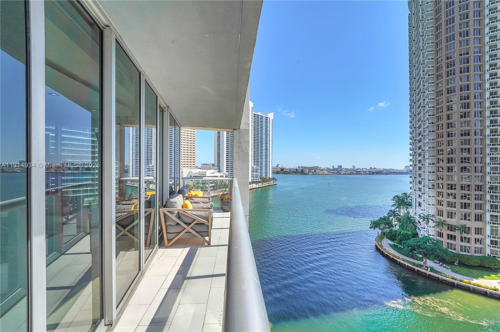 465 Brickell Ave #1001, Miami FL 33131