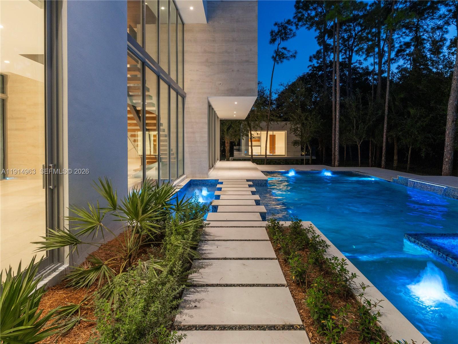 6720 SW 98th St, Pinecrest FL 33156