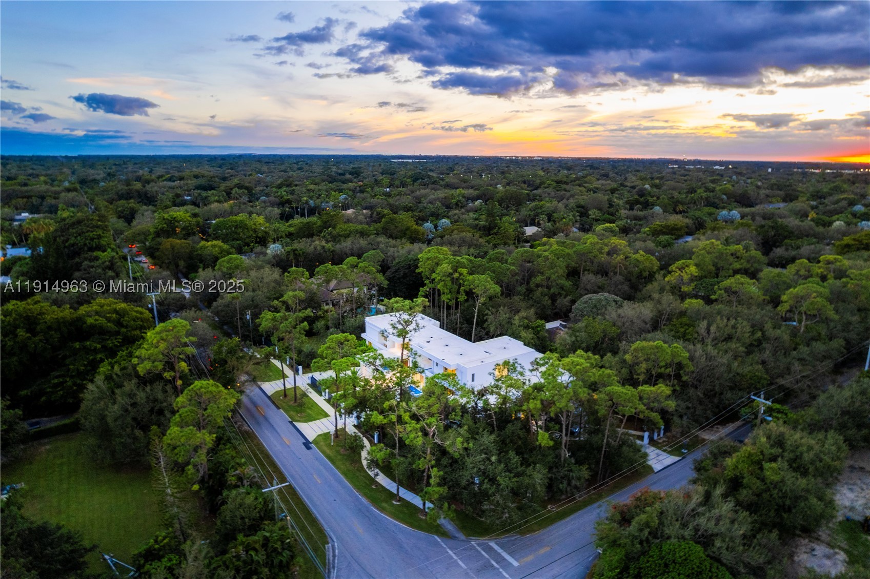 6720 SW 98th St, Pinecrest FL 33156