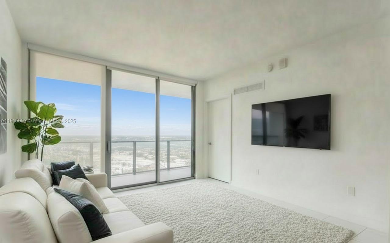 121 NE 34th St #2811, Miami FL 33137