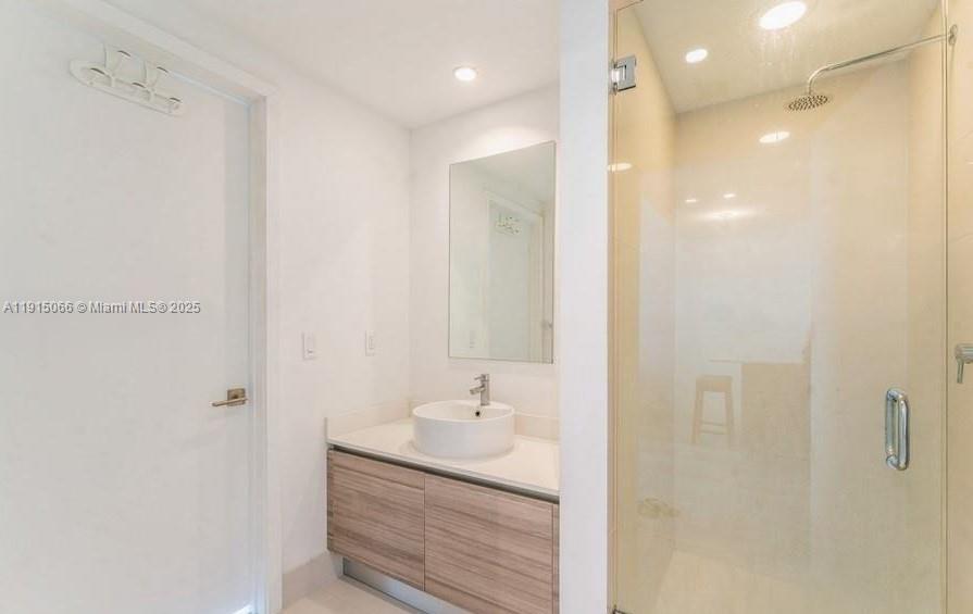 121 NE 34th St #2811, Miami FL 33137
