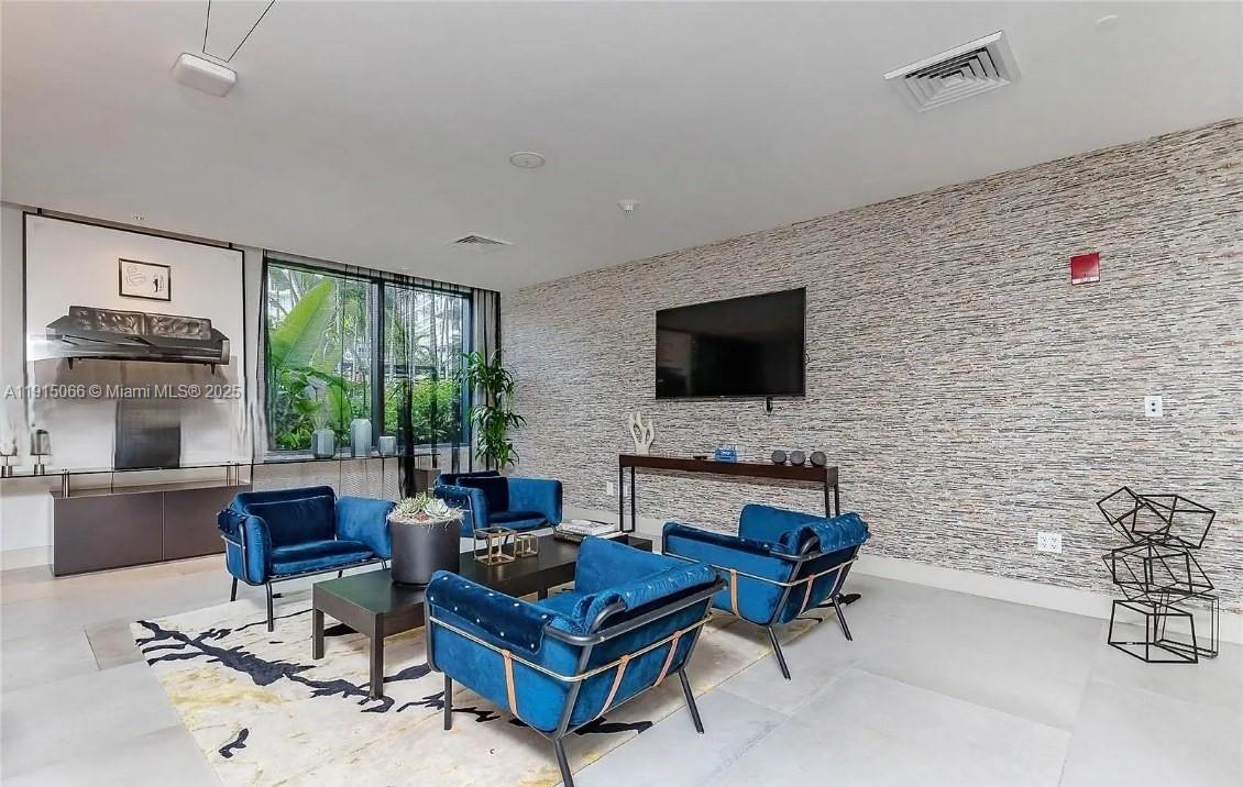 121 NE 34th St #2811, Miami FL 33137