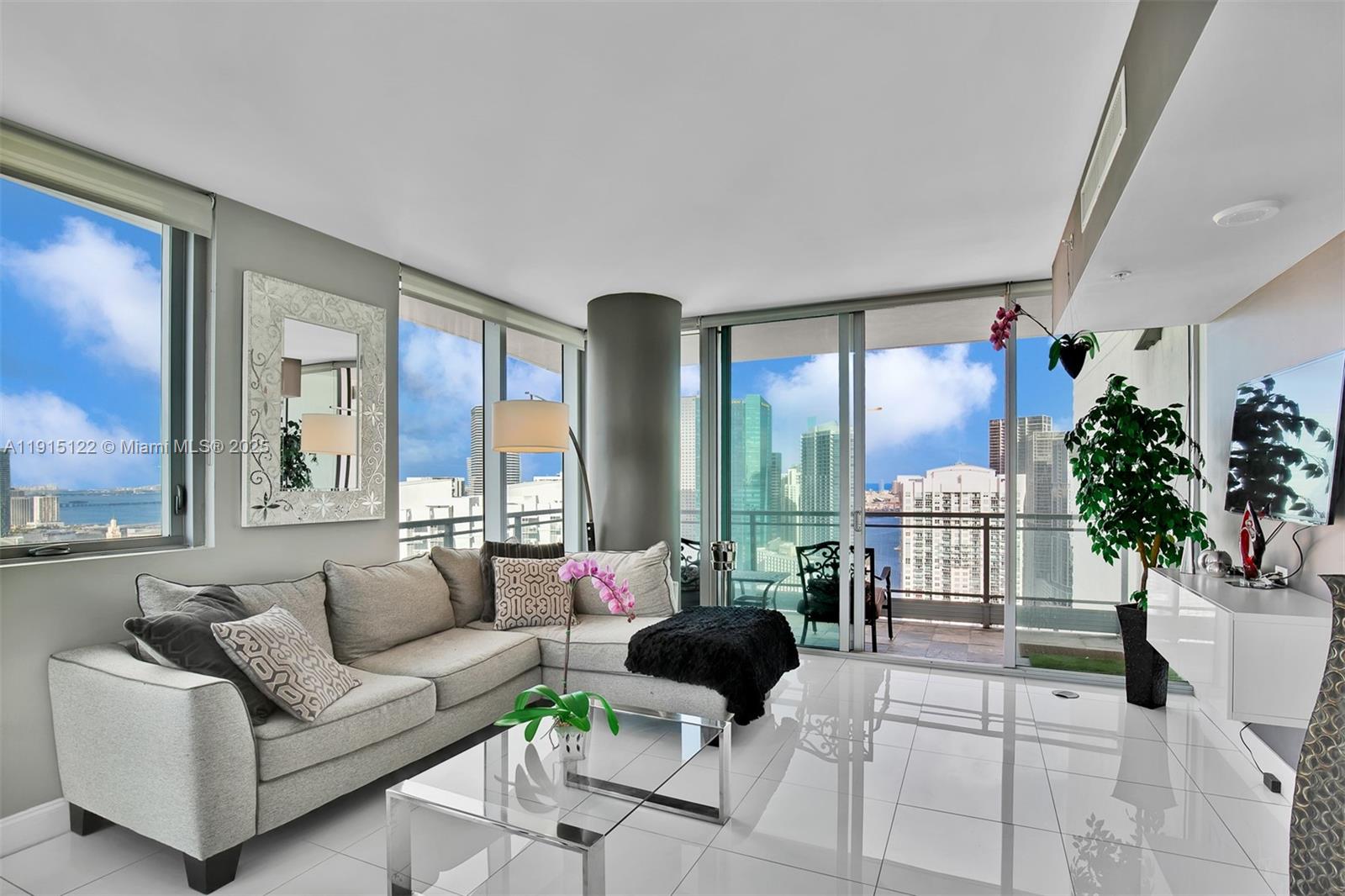 92 SW 3rd St #4510, Miami FL 33130