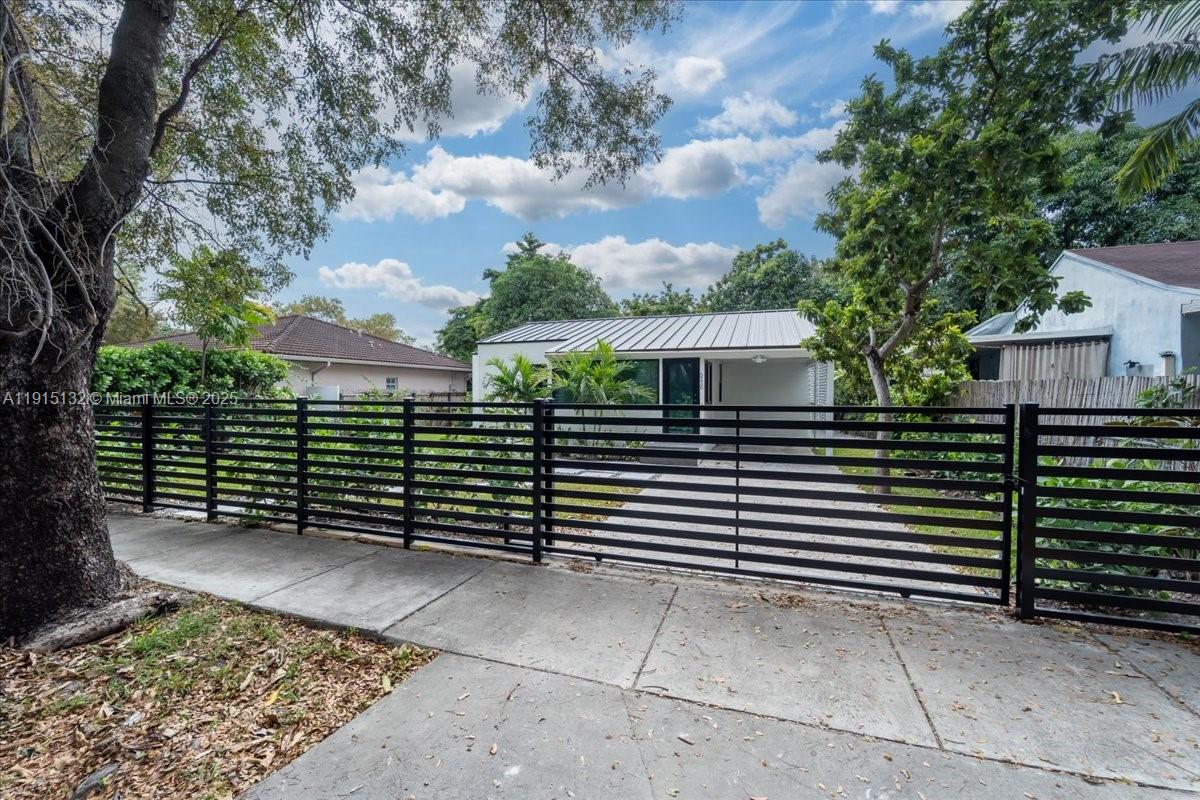 5220 SW 6 ST, Miami FL 33134