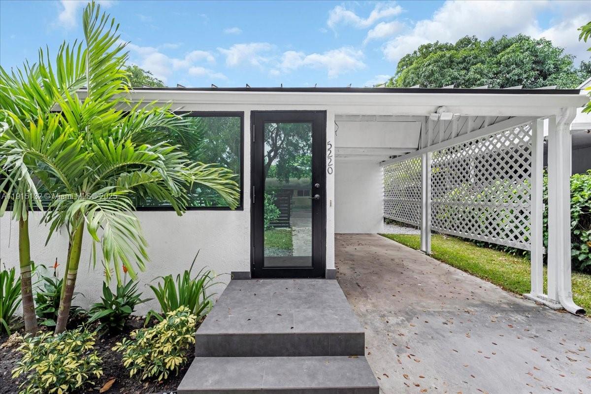 5220 SW 6 ST, Miami FL 33134