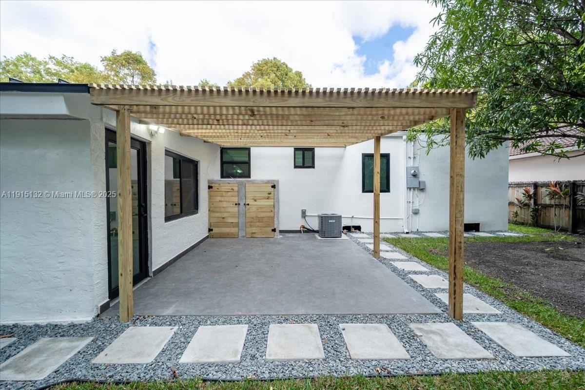 5220 SW 6 ST, Miami FL 33134