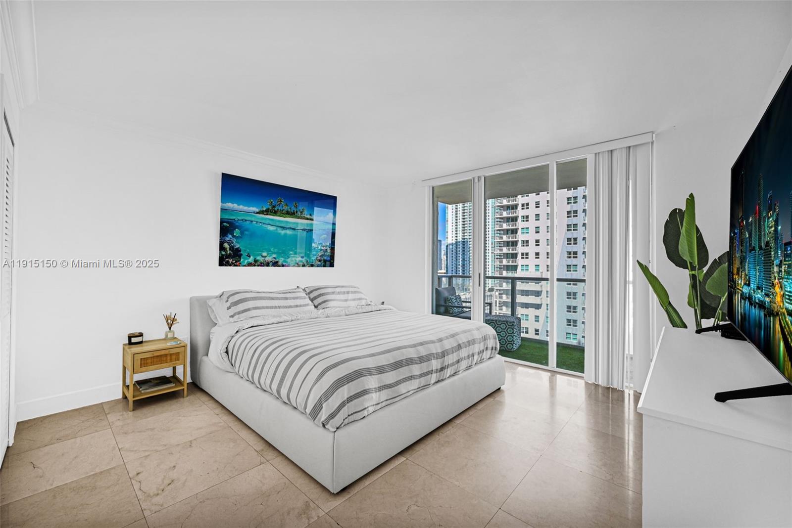 1155 Brickell Bay Dr #2004, Miami FL 33131
