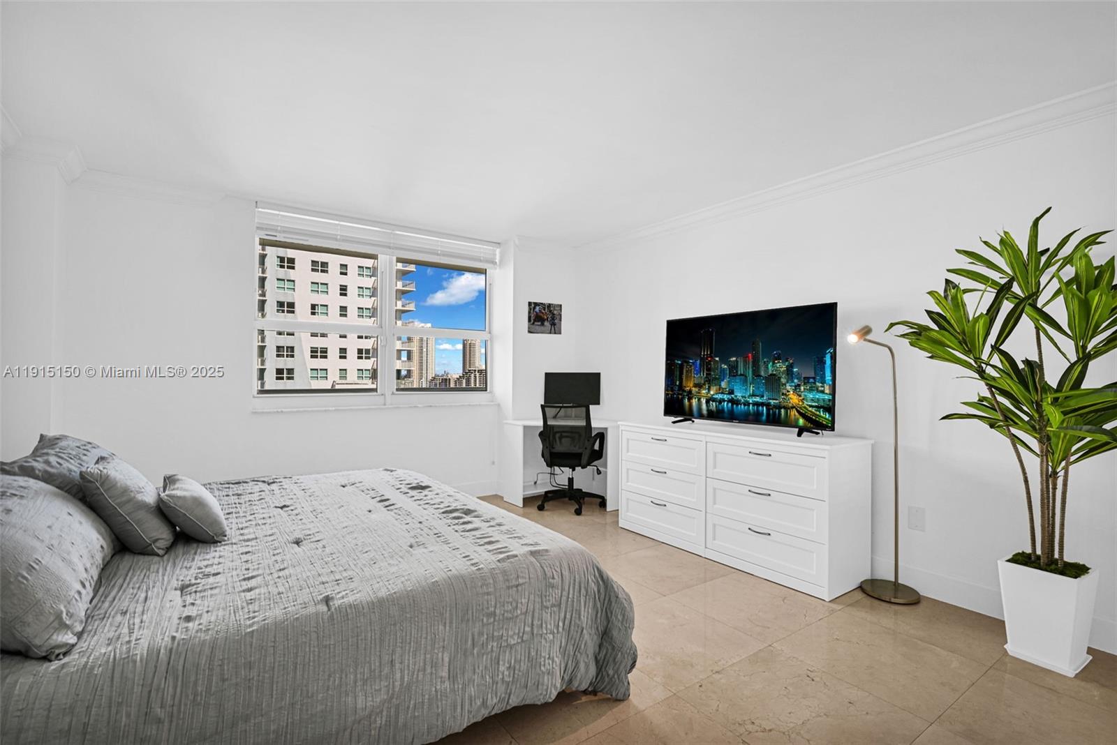1155 Brickell Bay Dr #2004, Miami FL 33131
