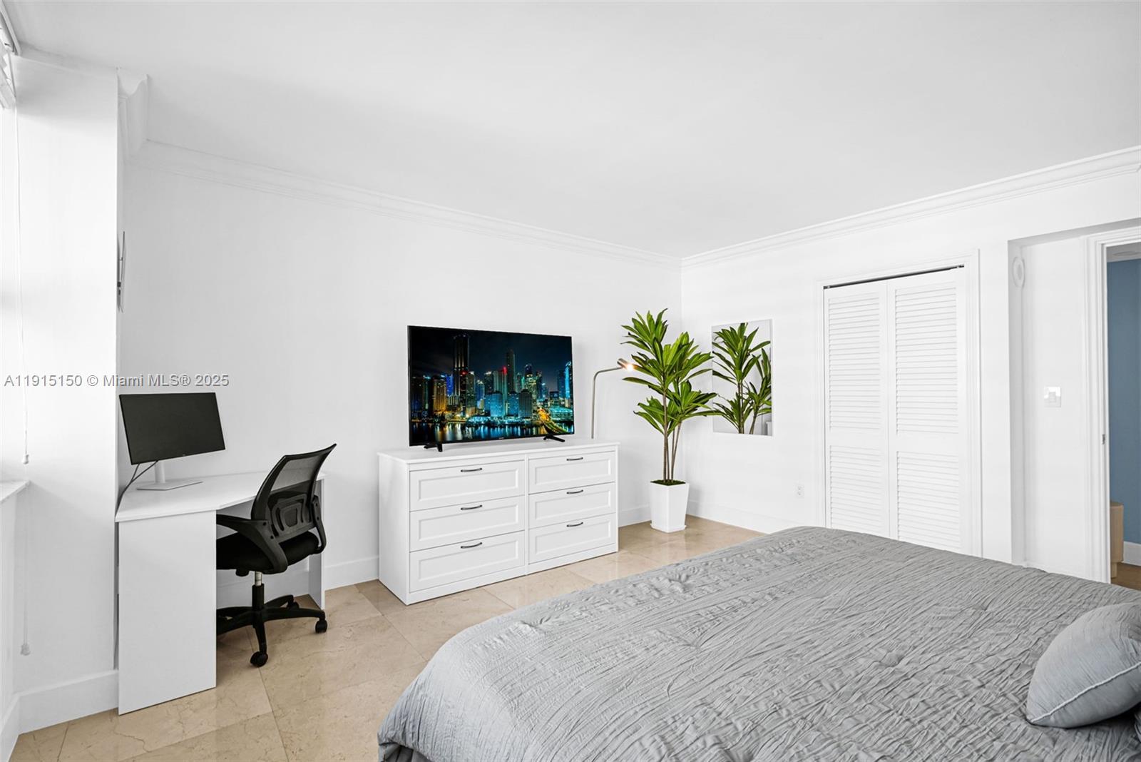 1155 Brickell Bay Dr #2004, Miami FL 33131