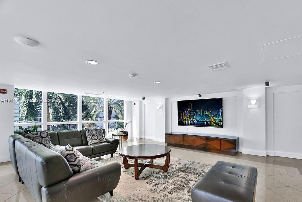 1155 Brickell Bay Dr #2004, Miami FL 33131