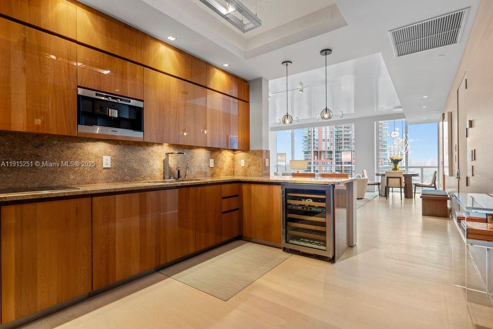 50 S Pointe Dr #2703, Miami Beach FL 33139