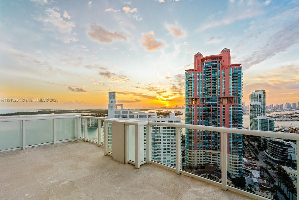 50 S Pointe Dr #2703, Miami Beach FL 33139