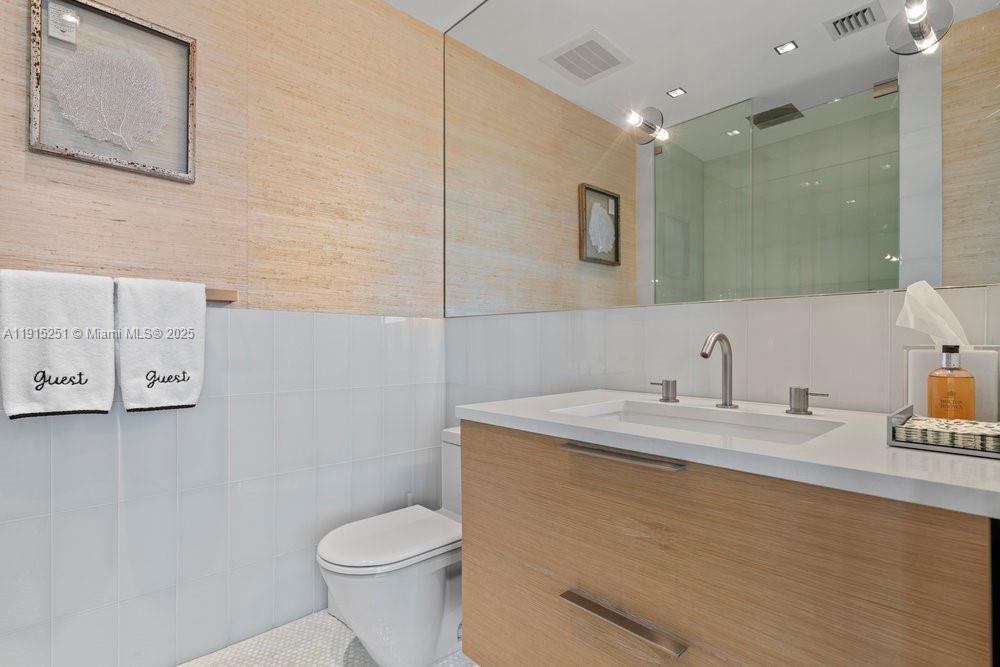 50 S Pointe Dr #2703, Miami Beach FL 33139
