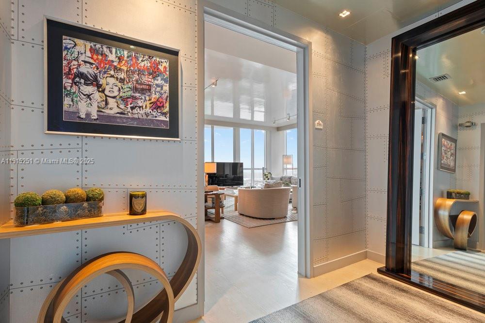 50 S Pointe Dr #2703, Miami Beach FL 33139