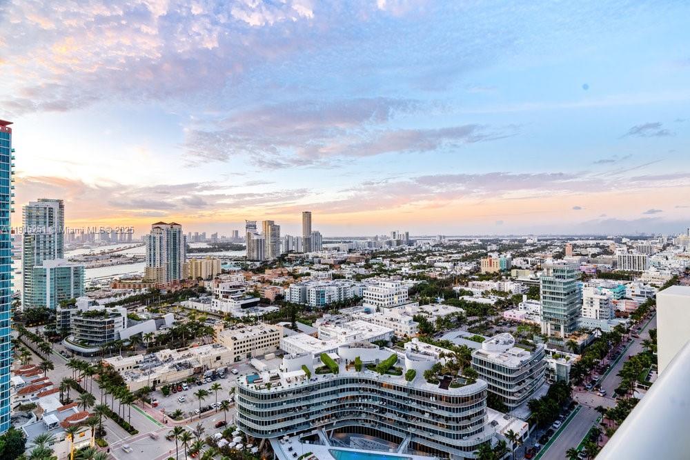 50 S Pointe Dr #2703, Miami Beach FL 33139