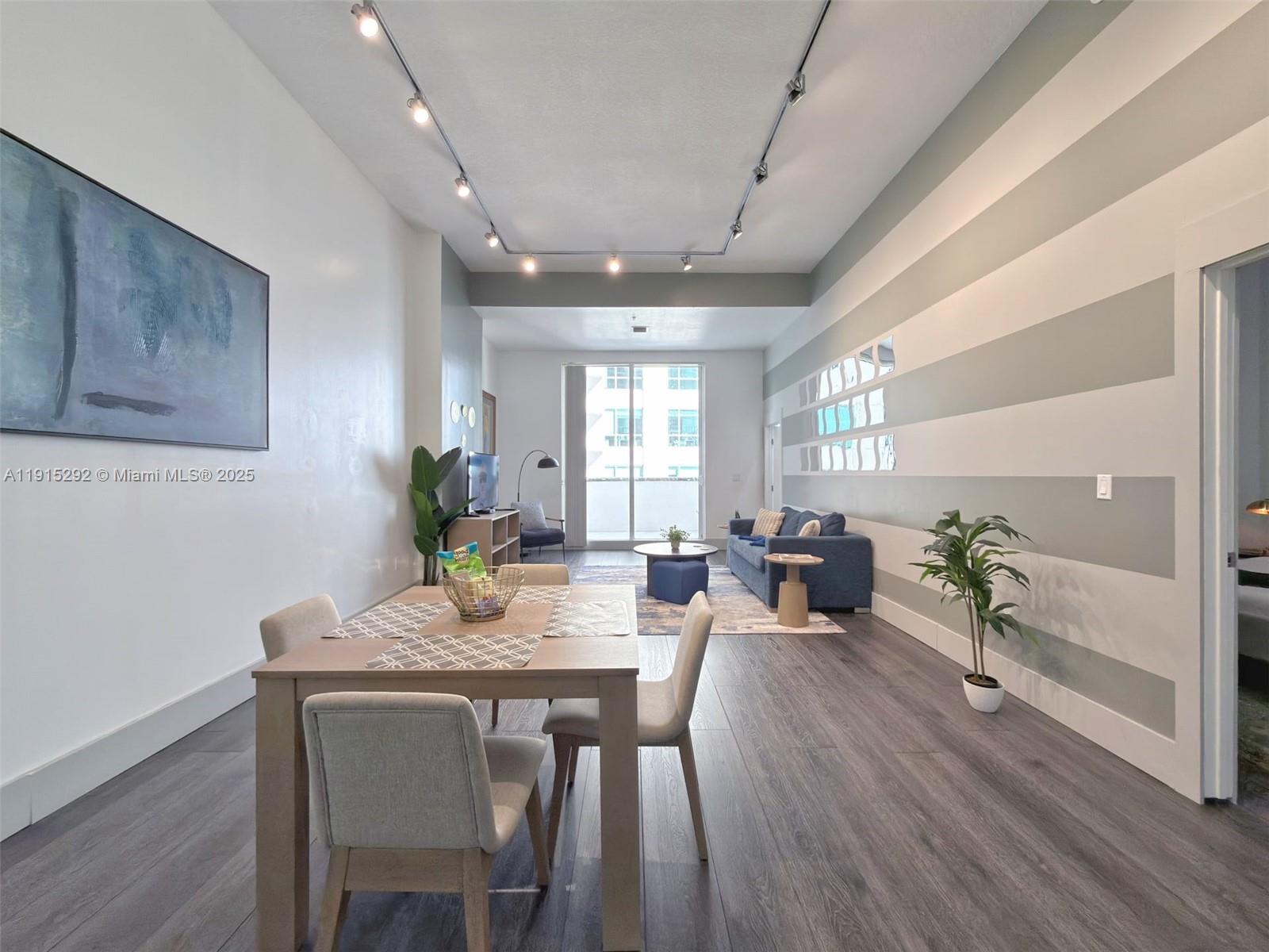 1200 Brickell Bay Dr #1406, Miami FL 33131