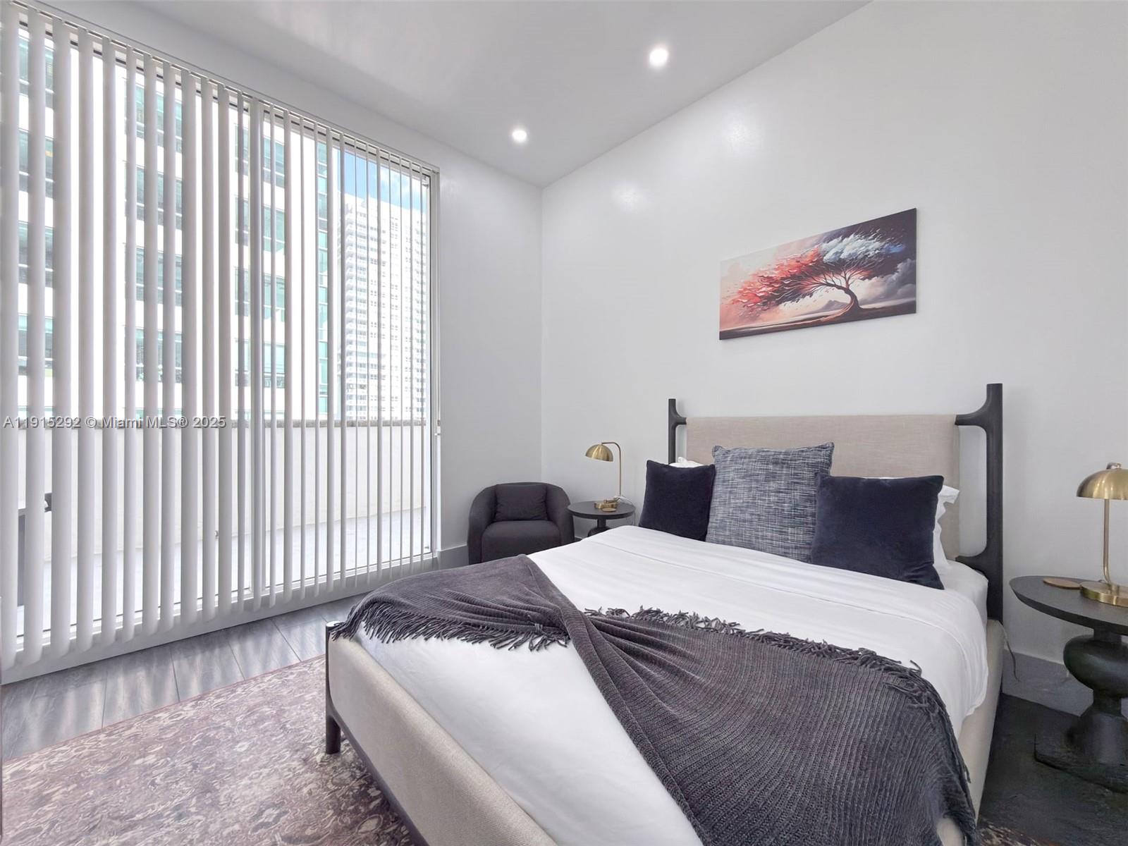 1200 Brickell Bay Dr #1406, Miami FL 33131