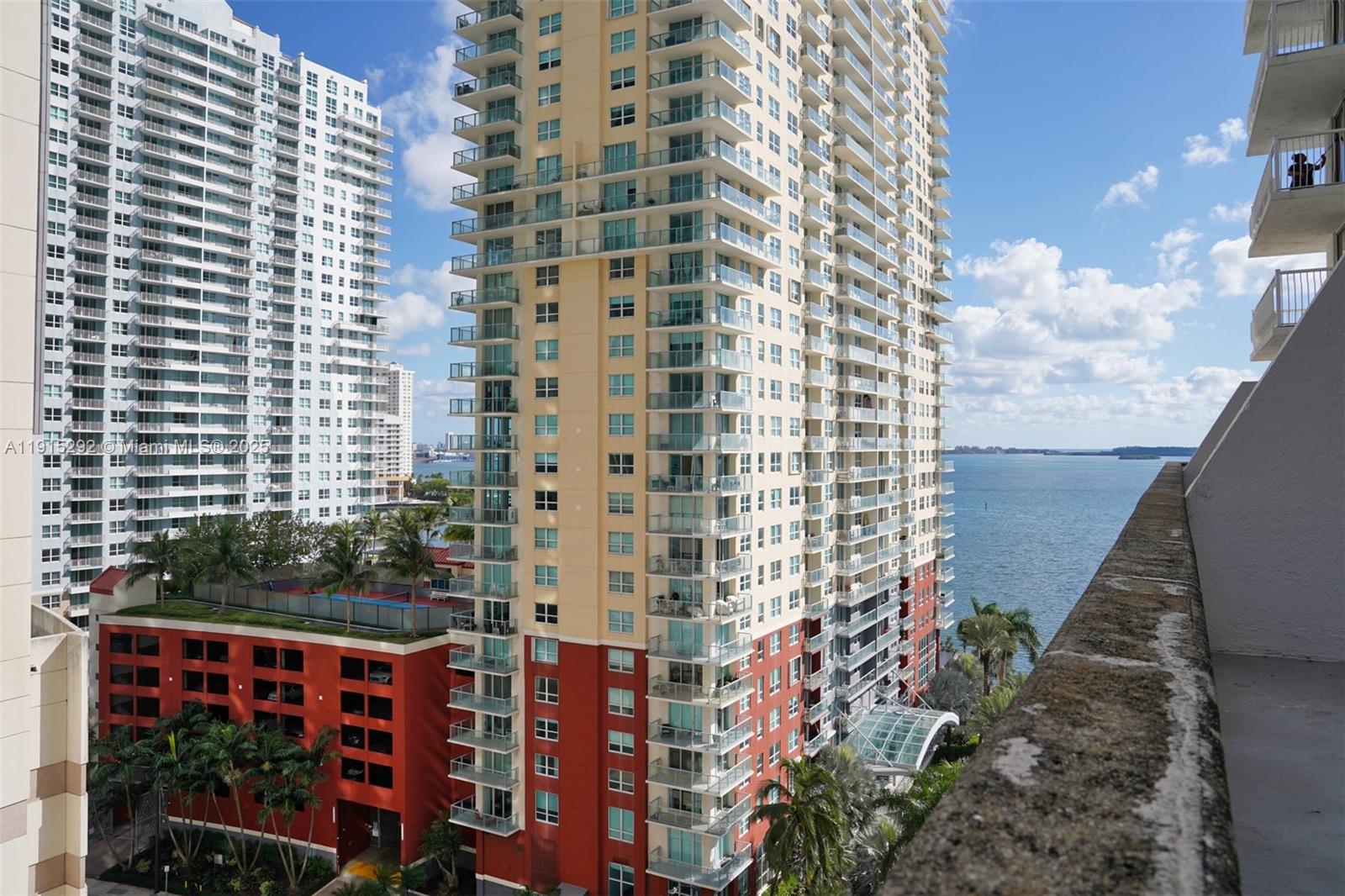 1200 Brickell Bay Dr #1406, Miami FL 33131