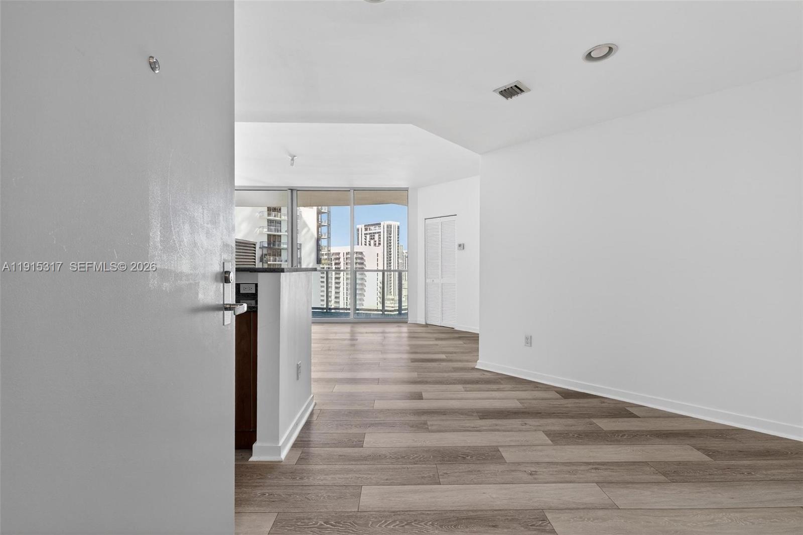 300 S Biscayne Blvd #T-2407, Miami FL 33131