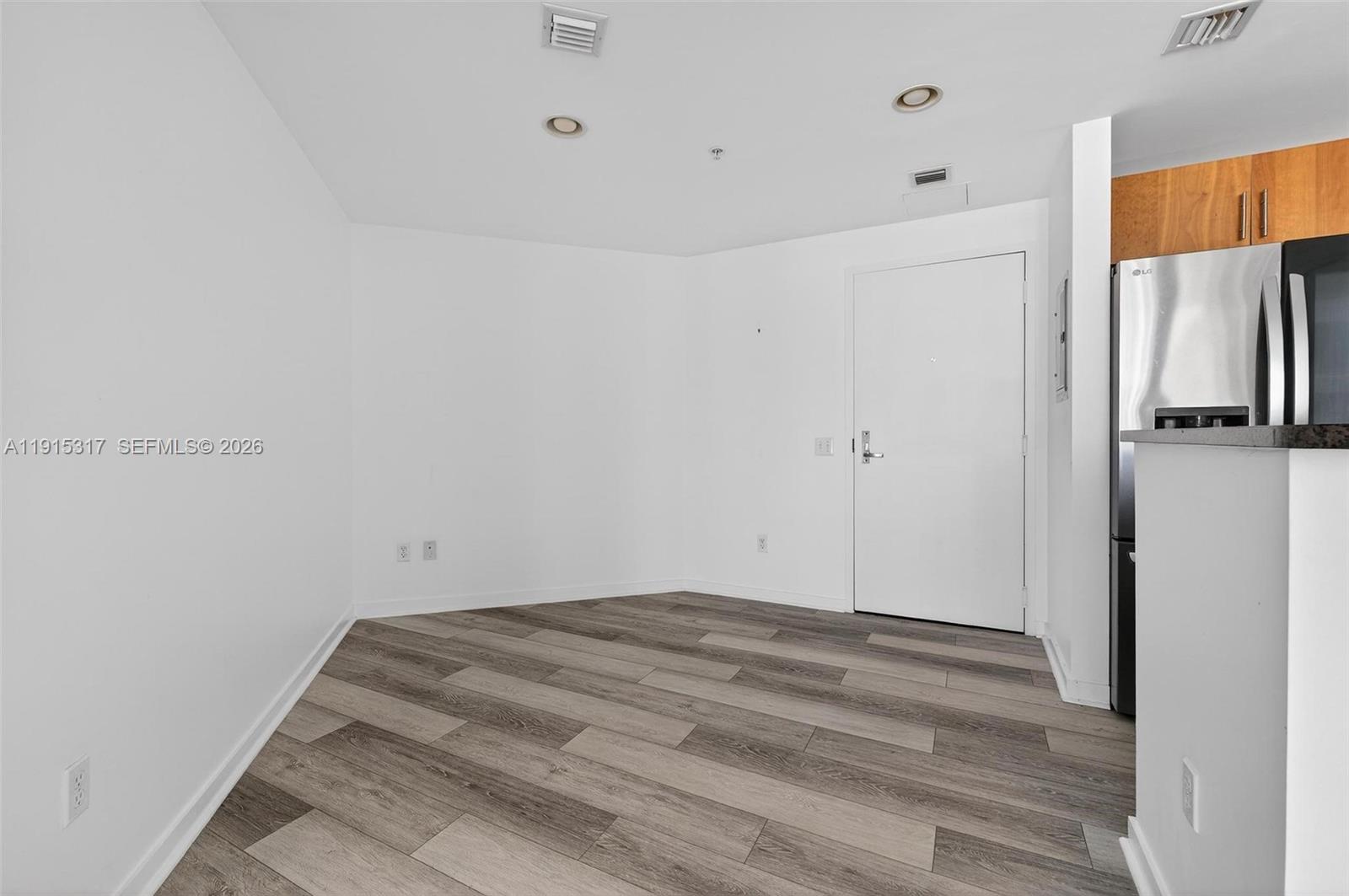 300 S Biscayne Blvd #T-2407, Miami FL 33131