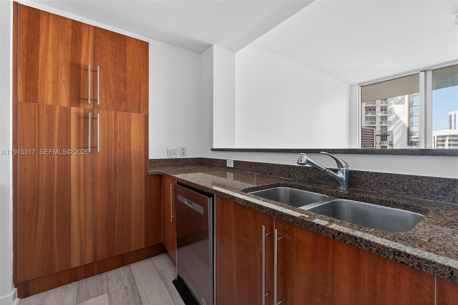 300 S Biscayne Blvd #T-2407, Miami FL 33131