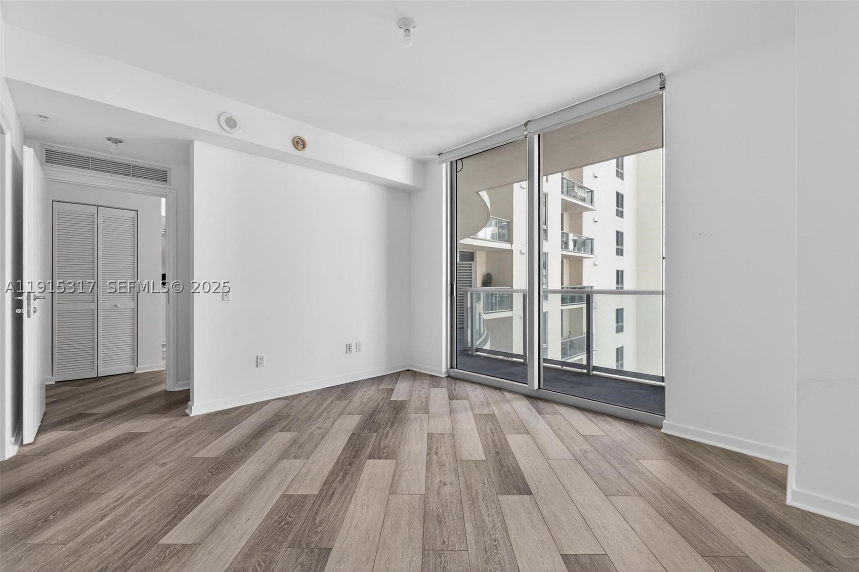 300 S Biscayne Blvd #T-2407, Miami FL 33131