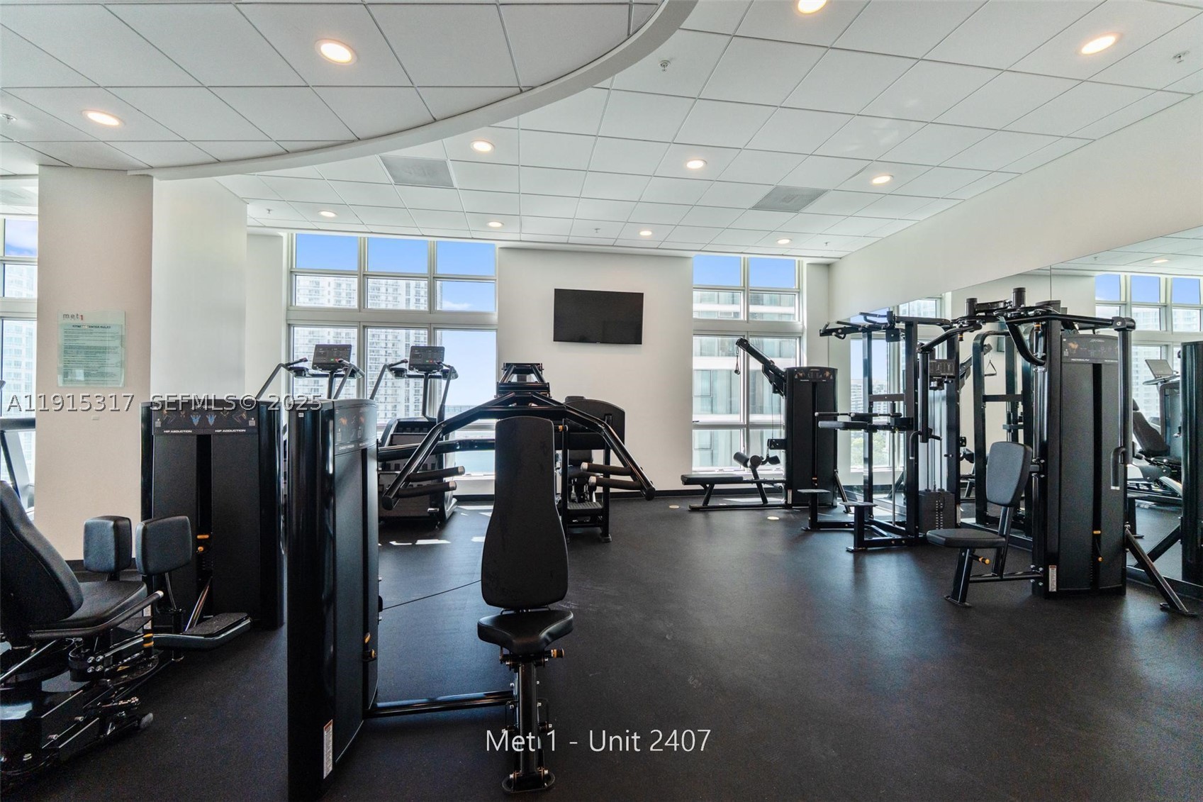 300 S Biscayne Blvd #T-2407, Miami FL 33131