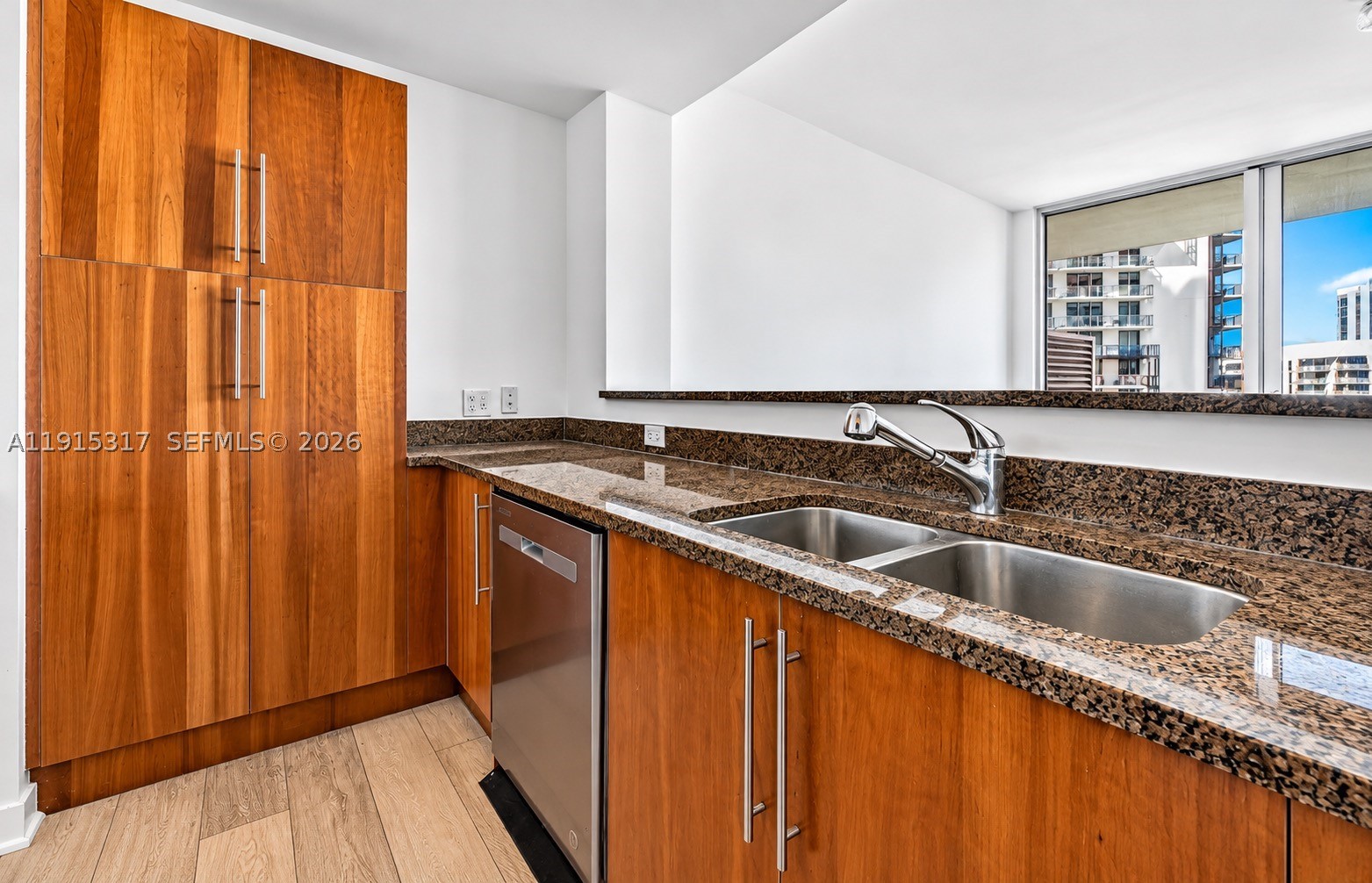 300 S Biscayne Blvd #T-2407, Miami FL 33131