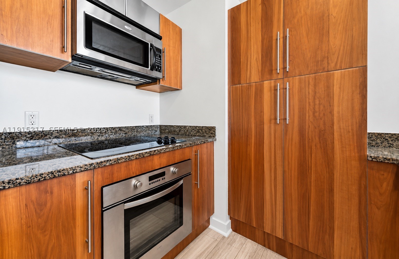 300 S Biscayne Blvd #T-2407, Miami FL 33131