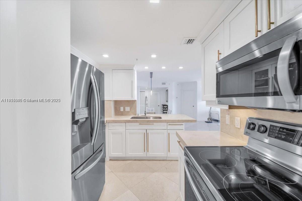 701 Brickell Key Blvd #2111, Miami FL 33131