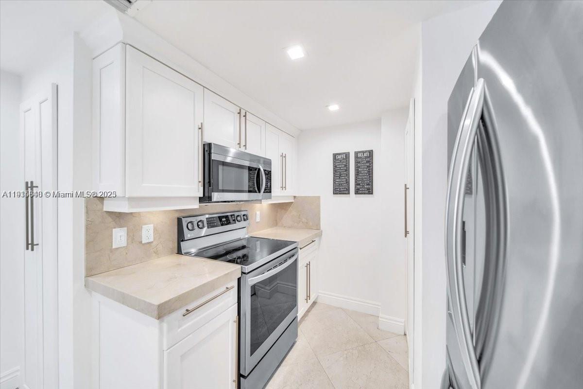 701 Brickell Key Blvd #2111, Miami FL 33131