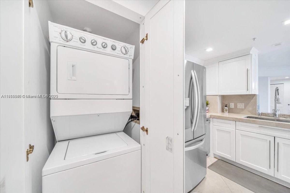 701 Brickell Key Blvd #2111, Miami FL 33131