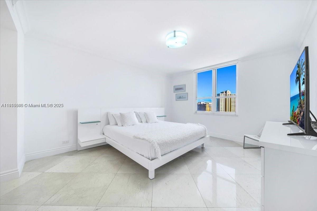 701 Brickell Key Blvd #2111, Miami FL 33131