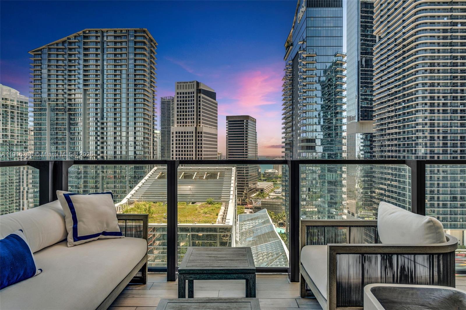 88 SW 7th St #2107, Miami FL 33130