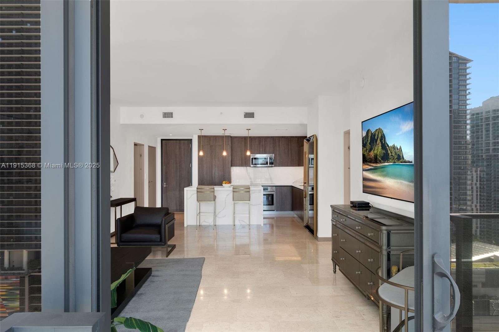 88 SW 7th St #2107, Miami FL 33130
