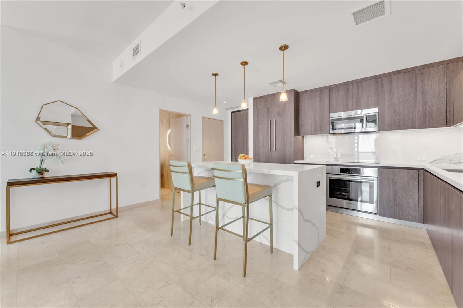 88 SW 7th St #2107, Miami FL 33130