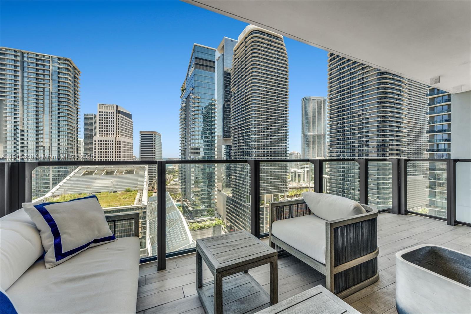 88 SW 7th St #2107, Miami FL 33130