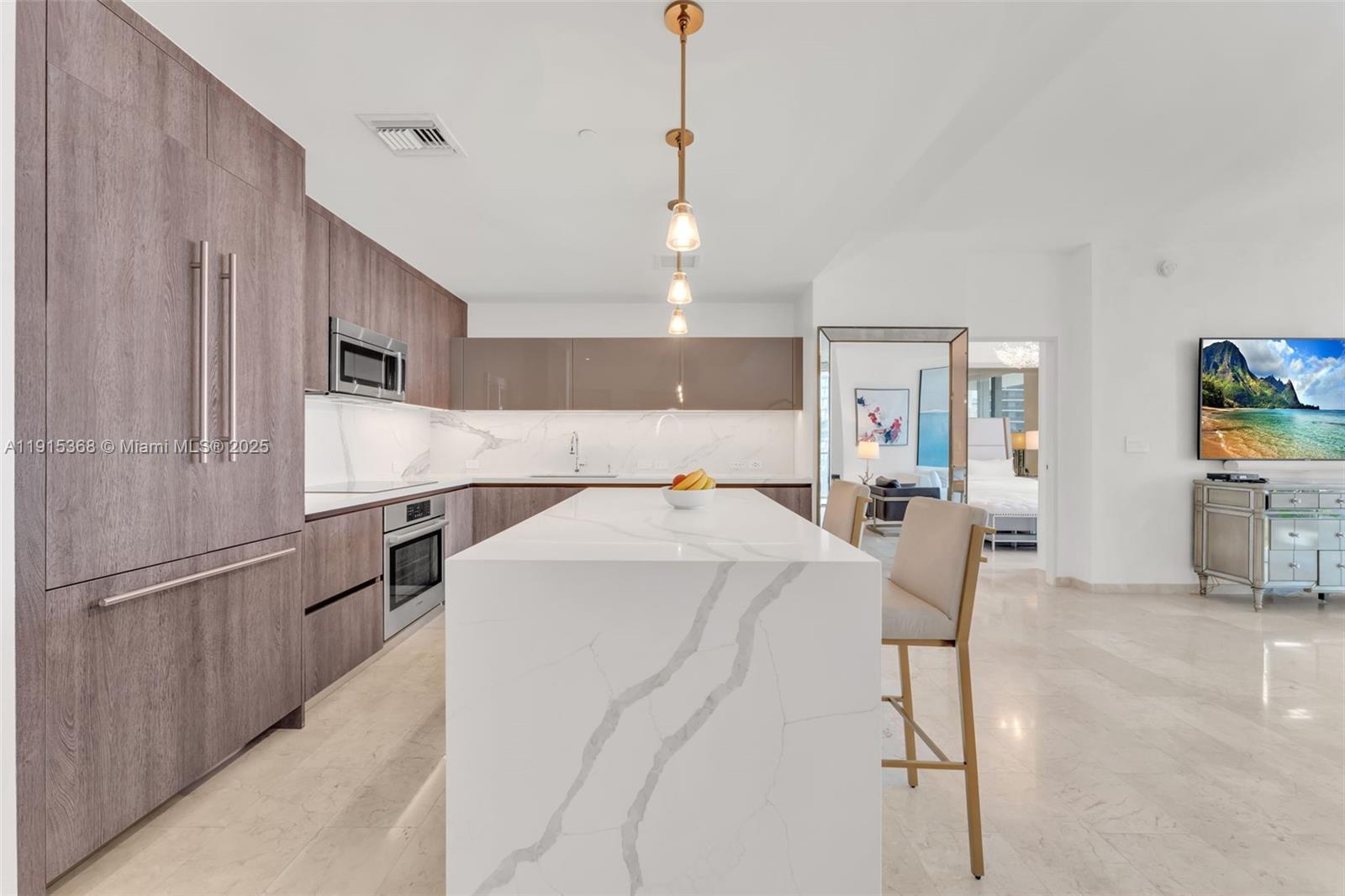 88 SW 7th St #2107, Miami FL 33130