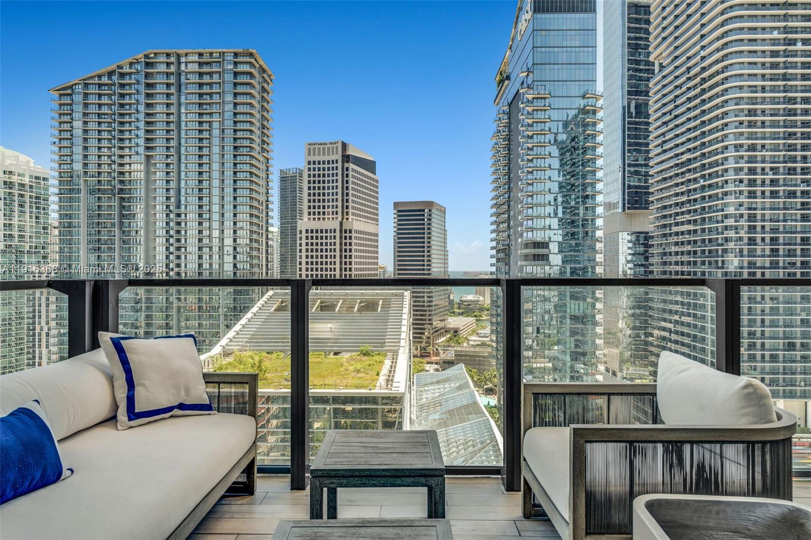 88 SW 7th St #2107, Miami FL 33130
