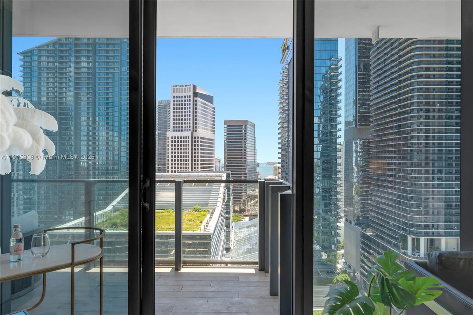 88 SW 7th St #2107, Miami FL 33130