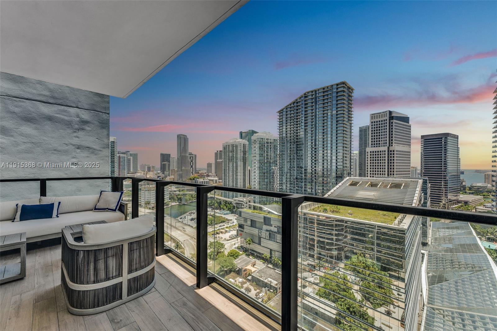 88 SW 7th St #2107, Miami FL 33130